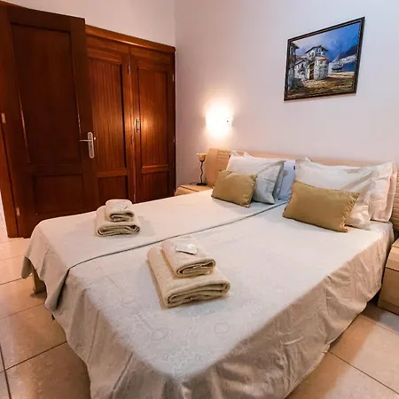 Two Bedroom Near El Duque Beach, * أذيخي