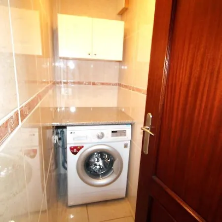 Two Bedroom Near El Duque Beach, 阿德耶