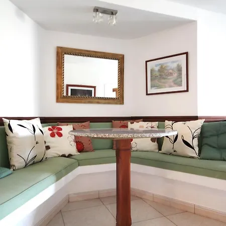 Two Bedroom Near El Duque Beach, * 阿德耶