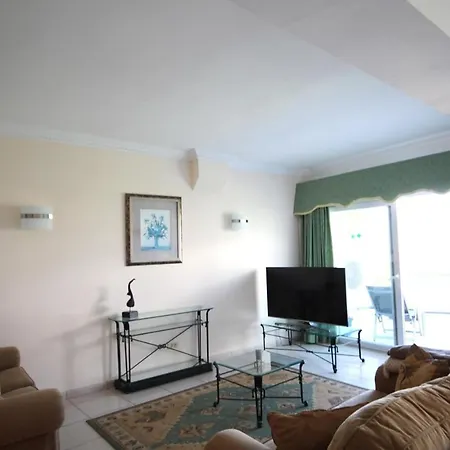 Two Bedroom Near El Duque Beach, Апартаменти