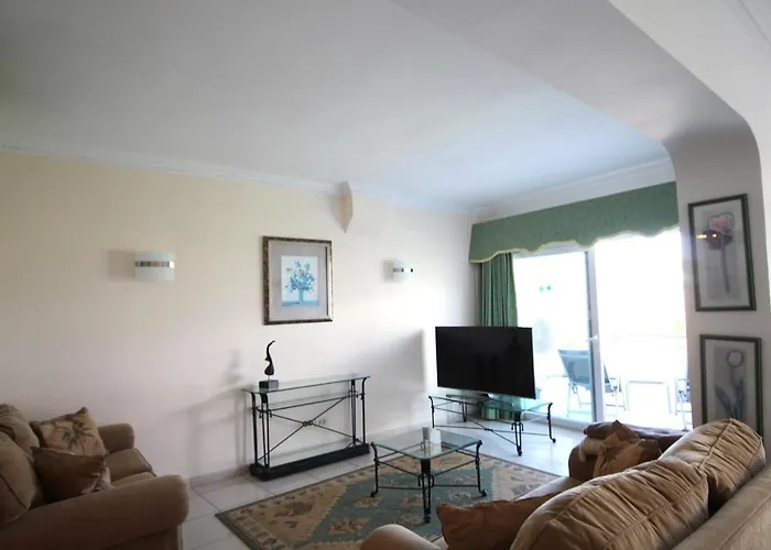 Two Bedroom Near El Duque Beach, Apartamento