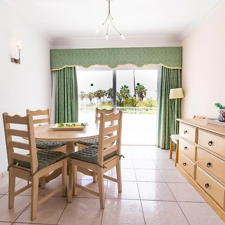 Two Bedroom Near El Duque Beach, Apartament