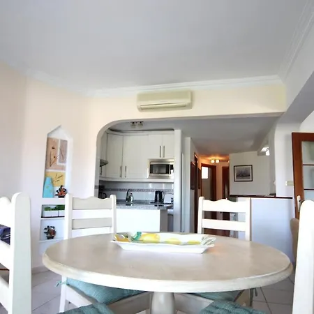 Two Bedroom Near El Duque Beach, شقة
