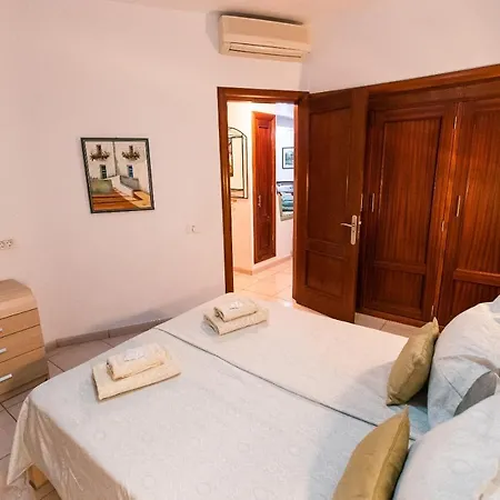 شقة Two Bedroom Near El Duque Beach,